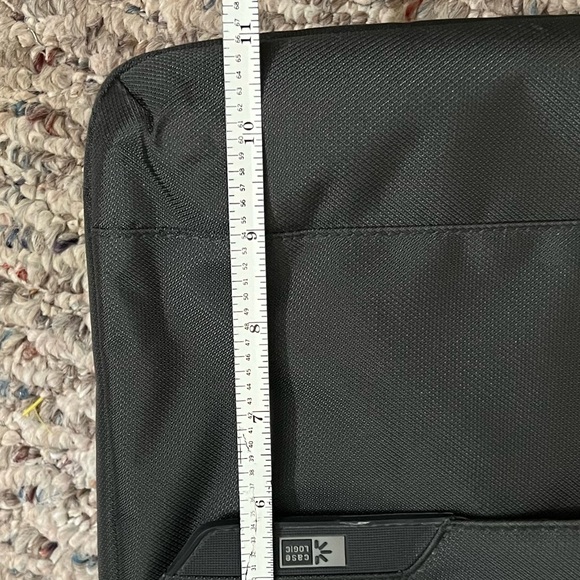 Computer bag/Case logic brand dark gray. Used/good .11x14x2 - Picture 6 of 8